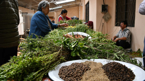 La familia Pulla elaboró 10.000 litros de chicha y 40.000 panes para compartir con los participantes en el Pase del Niño.