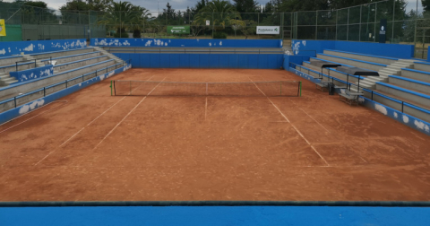 Vista desde una de las tribunas de la cancha principal del Arrayanes Country Club, en Quito.