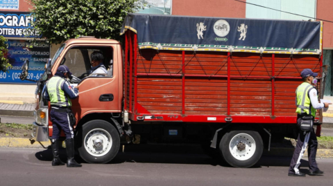 Control vehicular Av. Mariscal Sucre, a la altura de Agencia Nacional de Tránsito, en el norte de Quito, 18 de marzo de 2020.