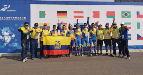 Una parte de la delegación ecuatoriana en Wuhan.