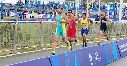 Competencia de triatlón militar.