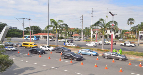 Los autos en Samborondón puede circular dos veces a la semana, según el último dígito de la placa. 