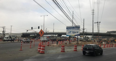 Inicio del nuevo puente que une Daule con Guayaquil. 