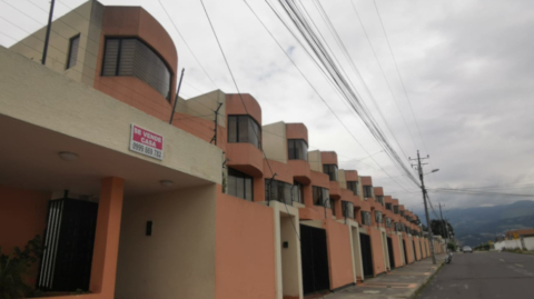 Anuncio de venta de una casa, en el norte de Quito, el 22 de junio de 2020. 