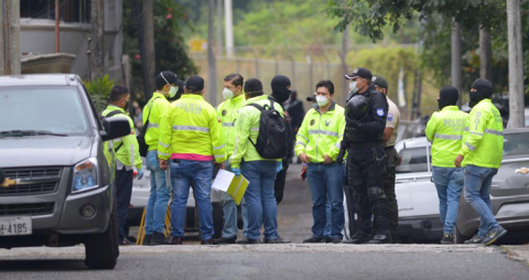 Exteriores de la casa del expresidente Abdalá Bucaram este miércoles 12 de agosto, al norte de Guayaquil.