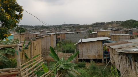 Las casas de caña de Ciudad de Dios, en Monte Sinaí, al norte de Guayaquil, el pasado 10 de septiembre de 2020.