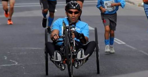 Frías en una carrera de bicicleta adaptada, en Quito.