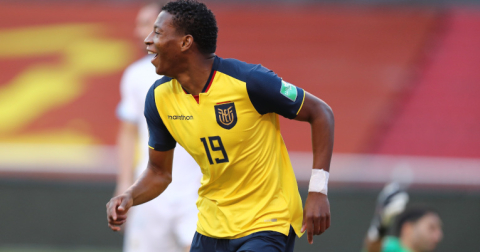 Gonzalo Plata celebra su gol ante Uruguay por Eliminatorias, el martes 13 de octubre de 2020.