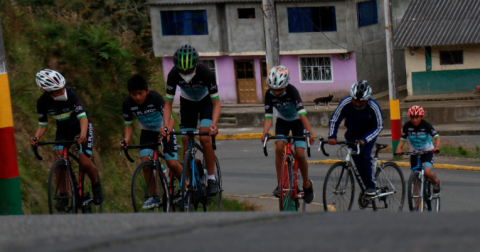 Alumnos de la escuela de El Playón durante su entrenamiento.