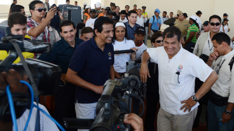 José Francisco Cevallos junto a Rafael Correa en la inauguración del CEAR de Río Verde, en Esmeraldas, el 18 de diciembre de 2012.