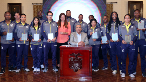 Deportistas que participaron en los Juegos Sudamericanos de Cochabamba 2018 visitaron a Lenín Moreno en Carondelet, el 14 de junio. 