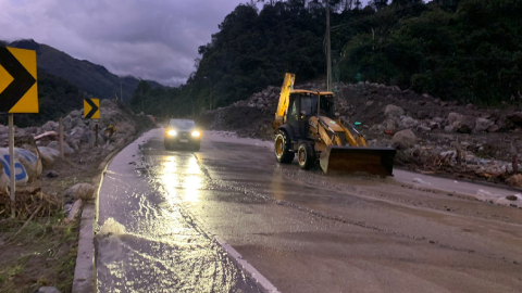 Vista de un tramo de  la vía Cuenca - Molleturo - El Empalme el 6 de mayo de 2024.