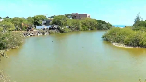 Vista panorámica del esterillo Oloncito, cerca de donde se construirá un proyecto inmobiliario en Olón, Santa Elena.