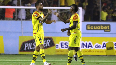 Los jugadores de Barcelona SC festejan un gl ante Delfín de Manta, el 4 de mayo de 2024, en el estadio Jocay.