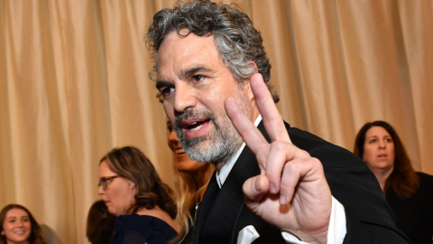 El actor Mark Ruffalo llegando a la alfombra roja de los premios Oscar, en California, marzo de 2024.