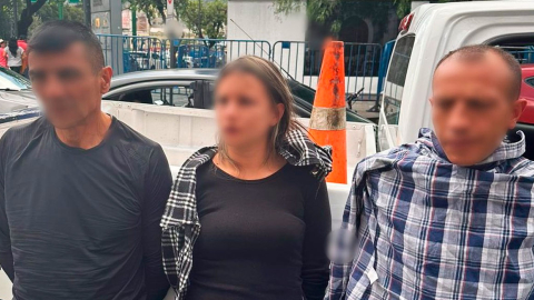 Imagen de las personas detenidas por robar casas en Quito.