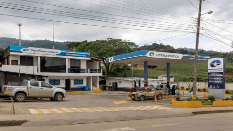 Imagen referencial de una gasolinera de Petroecuador en Loja.