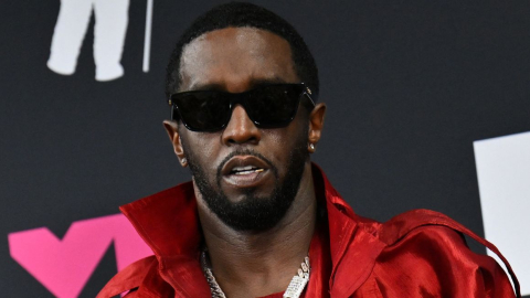 El músico y productor estadounidense Sean "Diddy" Combs se disculpa tras difusión de video donde se ve cómo golpea a su entonces pareja. 