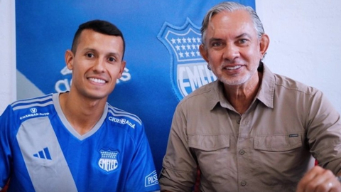 El colombiano Andrés Ricaurte y José Pileggi, presidente de Emelec.