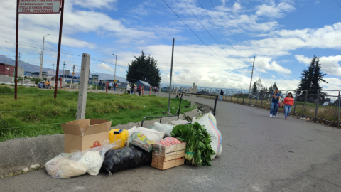 Donaciones de comida de los familiares de presos en la Cárcel de Cotopaxi, el 21 de mayo de 2024.