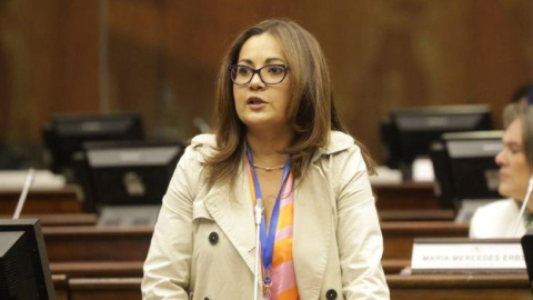 La asambleísta Alexandra Castillo, quien ganó las elecciones con el movimiento Construye, dejó la bancada legislativa el 22 de mayo de 2024.