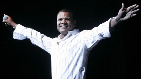 Fotografía de archivo del cantautor colombiano Omar Geles durante su actuación en el concierto "100% Colombiano", el 15 de julio de 2006, en el Madison Square Garden de Nueva York, Estados Unidos.