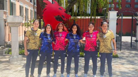 Jugadoras del equipo Dragonas IDV auspiciado por Agua San Felipe.