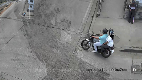 Toma de las cámaras de seguridad de Guayaquil, que siguieron a una pareja que fue detenida por el asalto a una gasolinera en el norte de la ciudad.