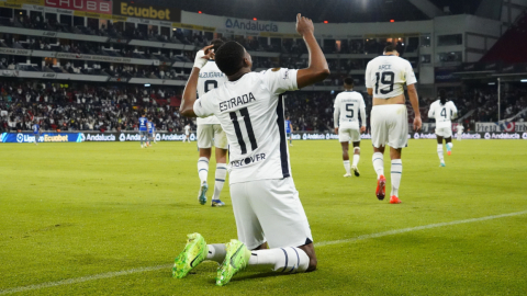 Michael Estrada celebra un gol de Liga de Quito, durante un partido el 11 de mayo de 2024.