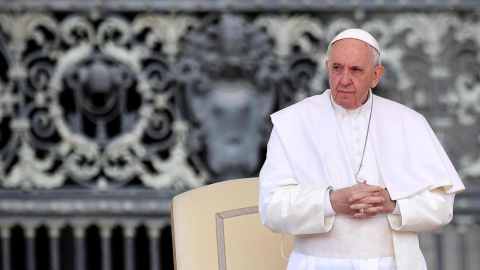 Política » Asuntos exteriores » Cumbre
Política
Religión y credos » Líder religioso » Papa
El papa Francisco preside la audiencia general en la plaza de San Pedro en el Vaticano, el 21 de abril de 2024.