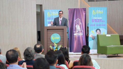 Eduardo Peña, presidente del directorio del IESS, en el lanzamiento de un programa de Afiliación Joven en Guayaquil. 