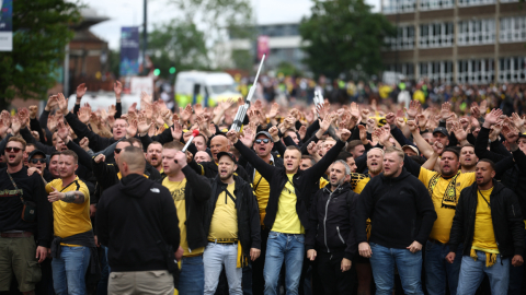 Fanáticos del Borussia Dortmund llegando al estadio de Wembley para la final de la Champions League, 1 de junio de 2024.