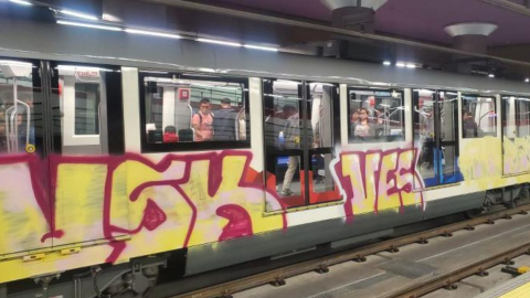 Una unidad del Metro de Quito, vandalizada el 2 de junio de 2024.