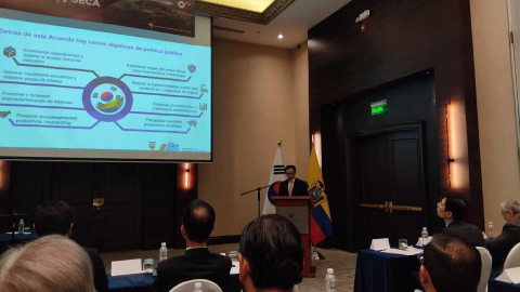 El viceministro de Comercio Exterior, Homero Larrea, durante el seminario de Cooperación Económica y Seca, organizado por la Embajada de Corea, 4 de junio de 2024.