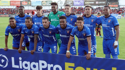 Jugadores de Liga de Quito, previo a un partido, el 2 de junio de 2024.