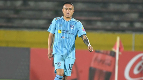 Layan Loor, durante un partido de la Universidad Católica en el estadio Olímpico Atahualpa.