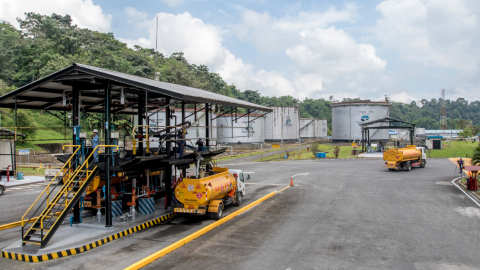 Despacho de gasolina y otros combustibles desde la Terminal Santo Domingo, el 9 de enero de 2021.