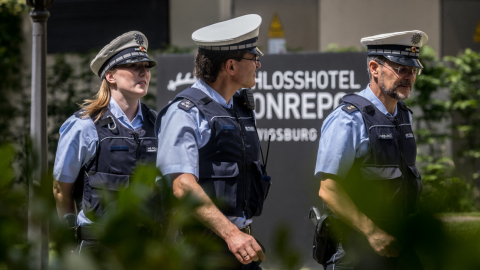 Agentes de policía alemanes en la base de concentración del equipo belga ante de la Eurocopa, el 12 de junio de 2024.