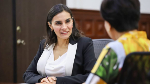 La vicepresidenta Verónica Abad, el 29 de noviembre de 2023, previo al viaje a Israel, en una reunión con la canciller Gabriela Sommerfeld.