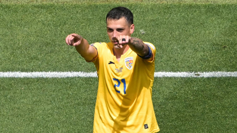 El centrocampista rumano, Nicolae Stanciu, celebra tras marcar su gol en el debut del Grupo E de la Eurocopa, el 17 de junio de 2024.