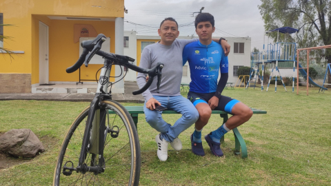 Mauricio Zúñiga y su hijo, Hadair, en su casa, el 12 de junio de 2024.