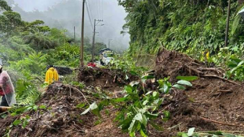 Los aluviones por lluvias tienen afectados los ingresos a cantones del Napo. 