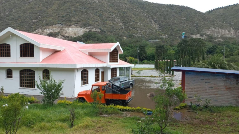 Desbordamiento del río Pisque, cerca de Quito. 