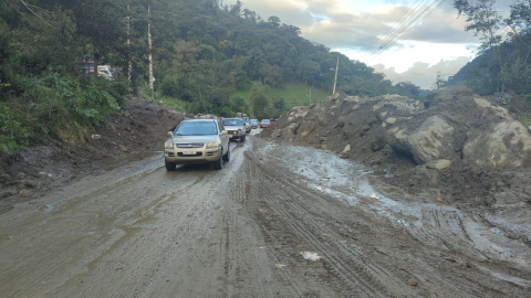 La vía Papallacta - Baeza habilitó un carril al tránsito vehicular la tarde de este 17 de junio de 2024.