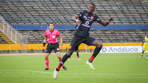 Deportivo Quito se enfrentó a Patrón Mejía en el estadio Olímpico Atahualpa por la Segunda Categoría, el 16 de junio de 2024.