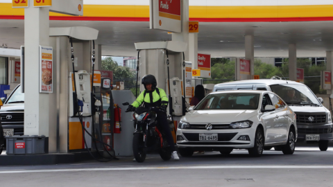 El colectivo Yasunidos responsabilizó al FMI por la medida tomada por el Gobierno de reducir el subsidio a los combustibles.