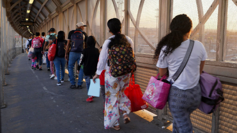 Inmigrantes en el puesto de entrada de la frontera, el 14 de junio de 2024, en El Paso,Texas (Estados Unidos). 