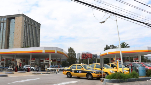 Taxis en una gasolinera de Quito, el 14 de junio de 2024.