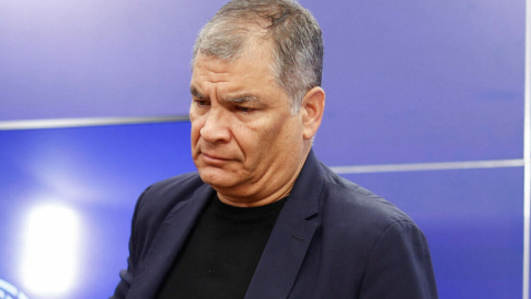 El expresidente de Ecuador, Rafael Correa, cuando se dirigó al Parlamento europeo, el 9 de abril de 2024.