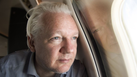 El fundador de Wikileaks, Julian Assange, en una imagen publicada por Wikileaks en X mientras su avión se aproxima al aeropuerto de Bangkok, 25 de junio de 2024.